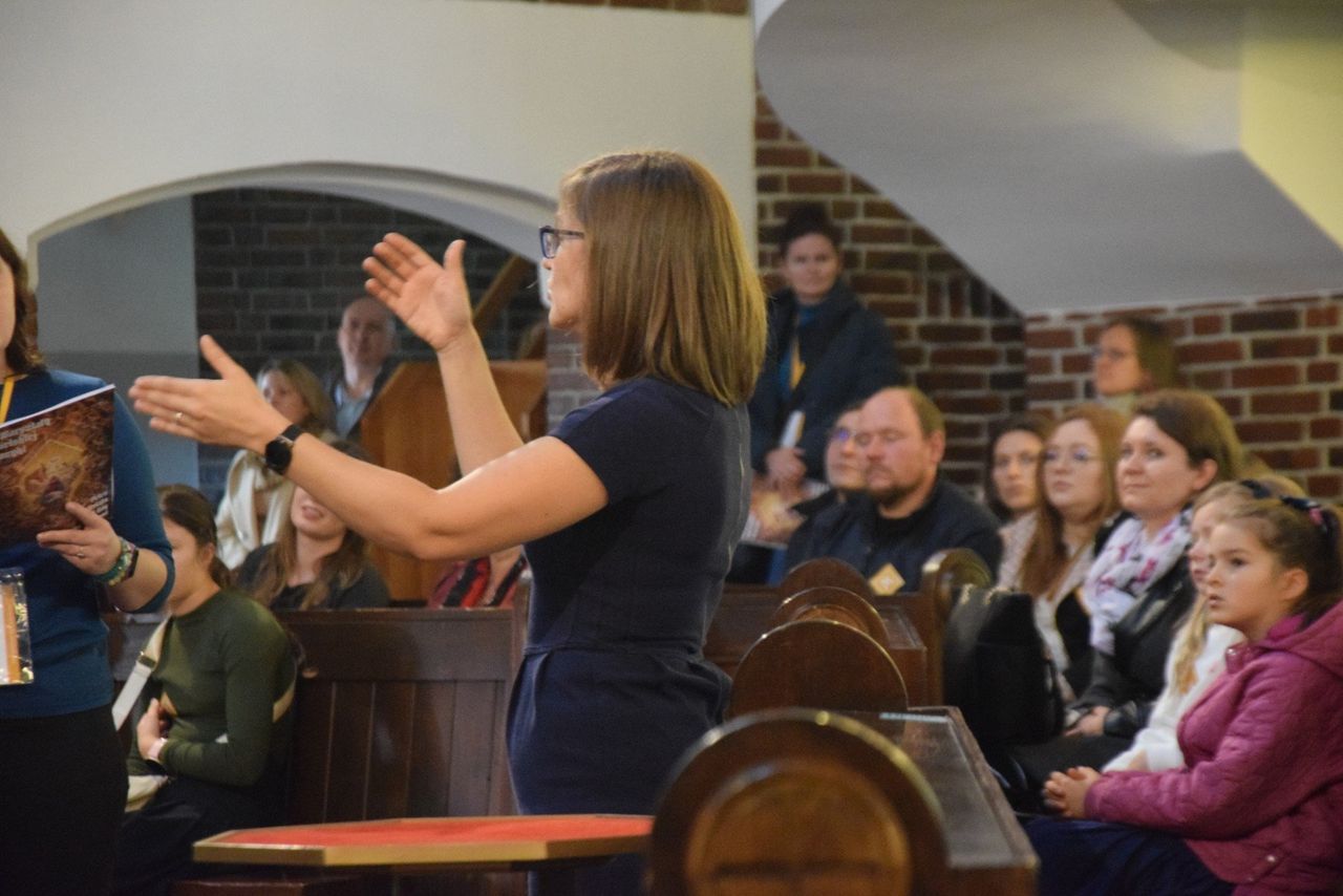 Tychy: III Warsztaty Anielskiej Muzyki za nami. Chórzyści zaśpiewali z okazji 37. rocznicy poświęcenia kościoła w Tychach-Wilkowyjach