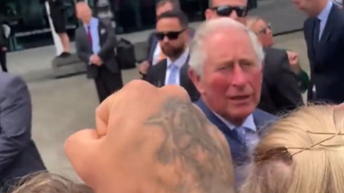 Monarcha odpowiedział na przywitanie 