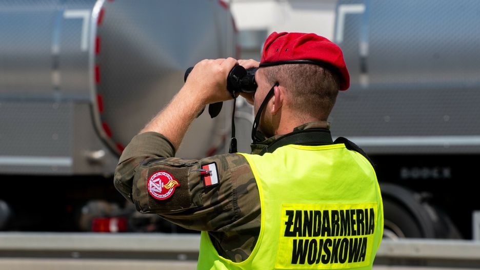 Sytuacja na przej?ciach granicznych z Niemcami
Fot. NewsLubuski/East News, Gubinek, 14.07.2025. Polsko-niemieckie przejscie graniczne w Gubinku. Trwaja czasowe kontrole na granicy. To kontrole wyrywkowe - mundurowi typuja osoby i samochody do zatrzymania. W Gubinku pracuje Straz Graniczna i Zandarmeria Wojskowa.
NewsLubuski