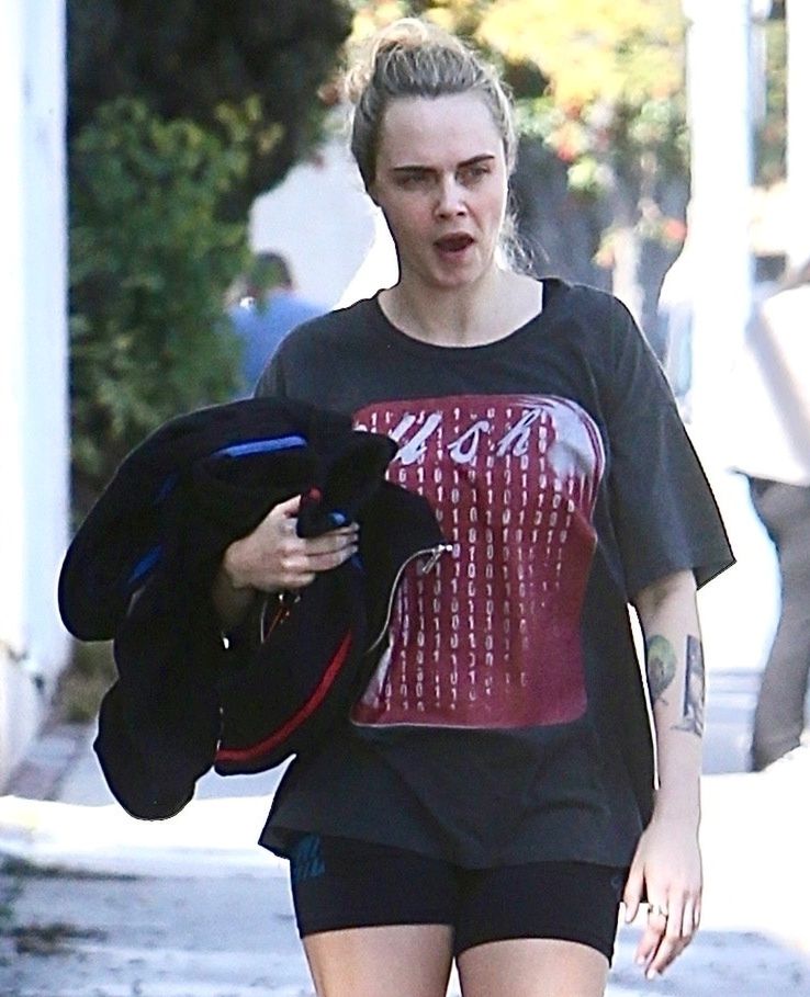 Naturalna Cara Delevingne na mieście