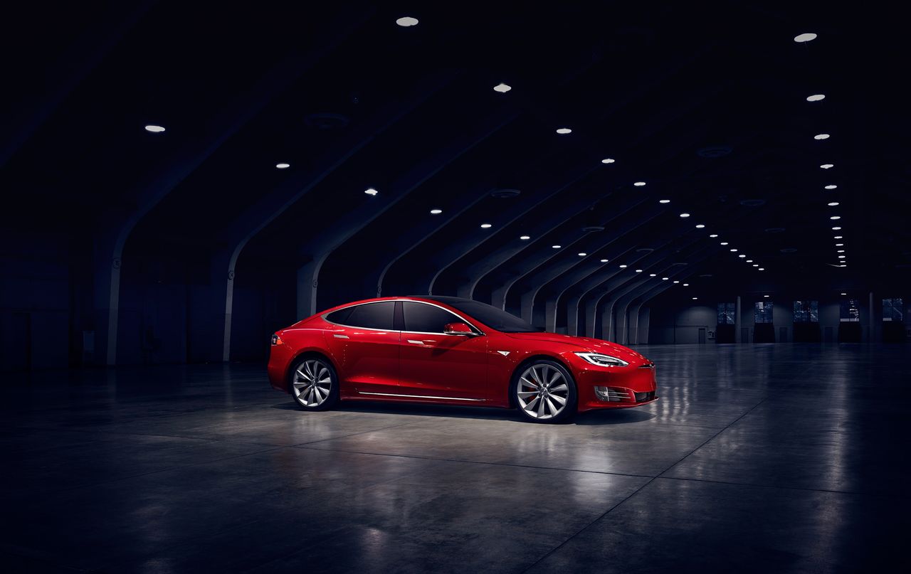 Tesla Model S pobiła rekord. Tylko na nie tym torze, co trzeba
