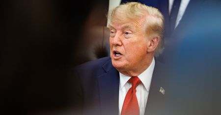 Trump odciął media od Białego Domu. Już się to na nim zemściło