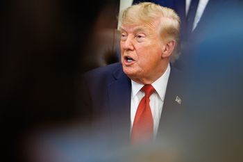 Trump odciął media od Białego Domu. Już się to na nim zemściło