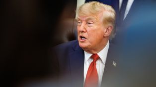 Trump odciął media od Białego Domu. Już się to na nim zemściło
