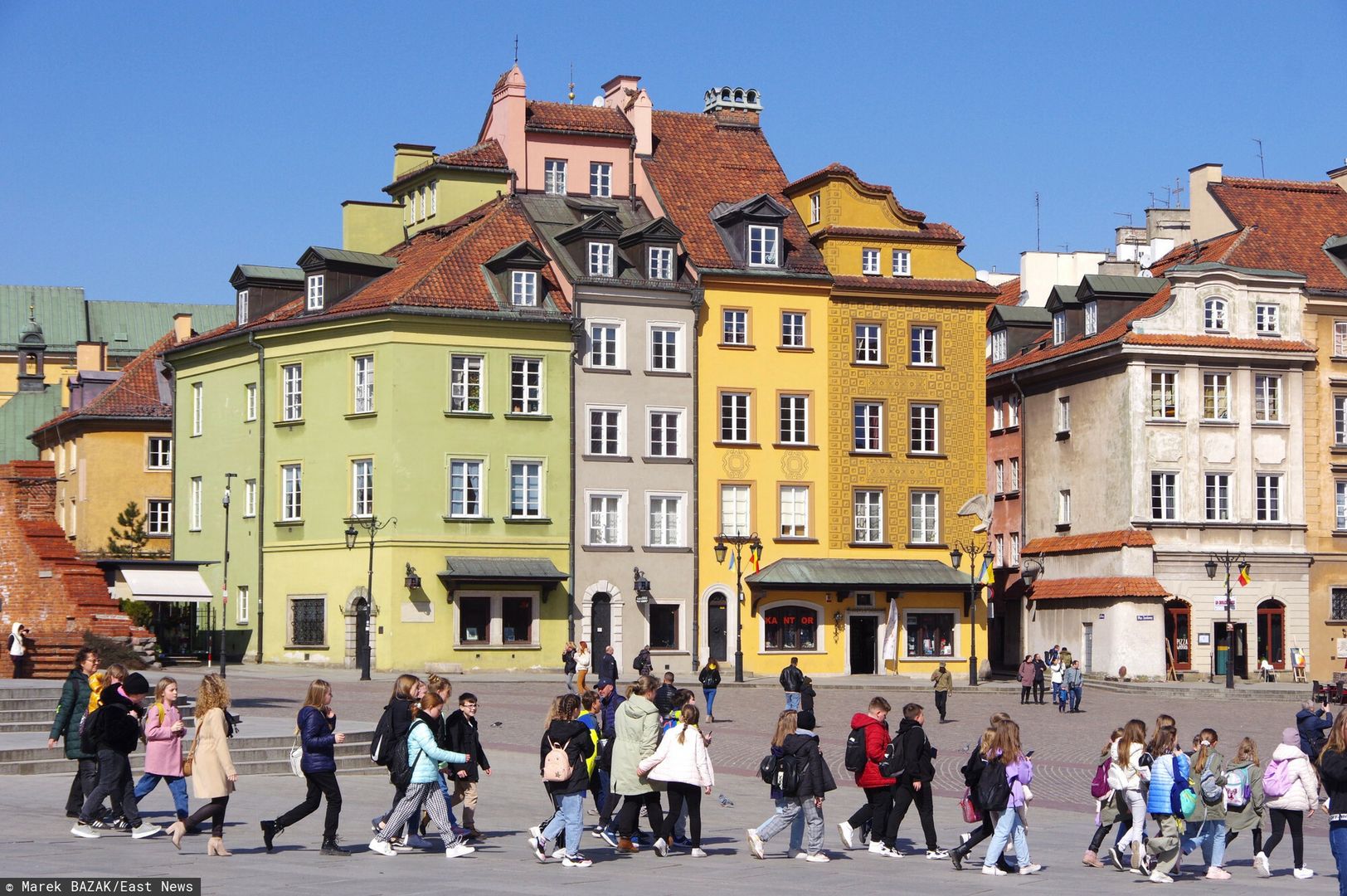 Bez powiadomienia rodziców nauczycielka zostawiła ośmiolatka samego przed kinem