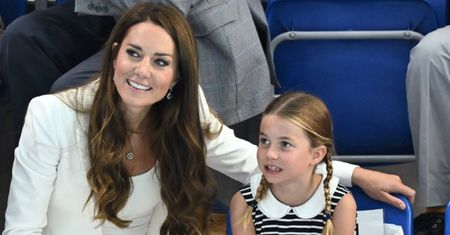 Księżna Kate zabrała księżniczkę Charlotte DO PUBU. Wiadomo, po co przyszły i jak się zachowywały