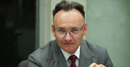 Opuścił posiedzenie komisji. Teraz Pawlak tłumaczy dlaczego