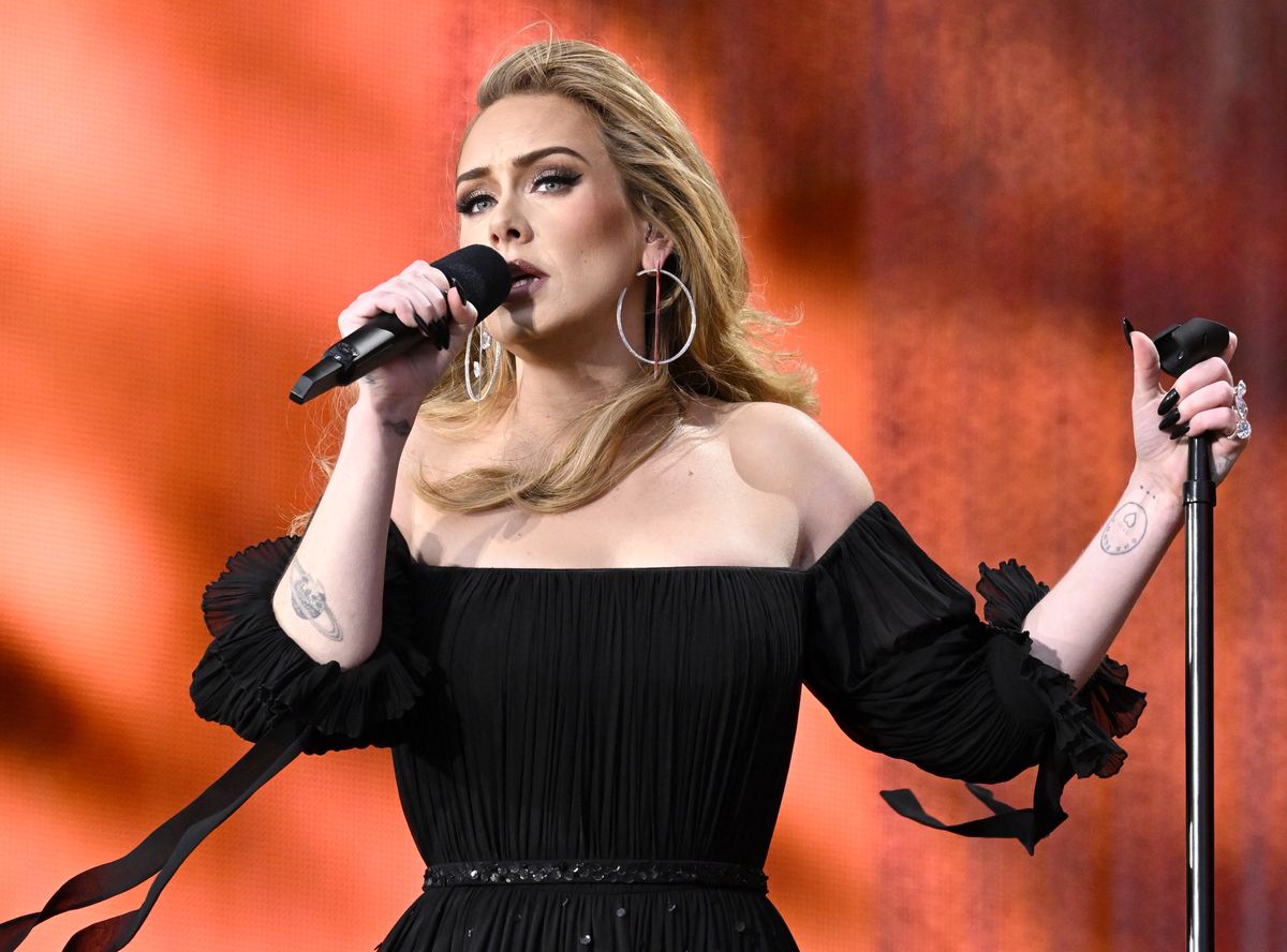 Adele w nowym utworze opisała związek z ojcem jej syna?