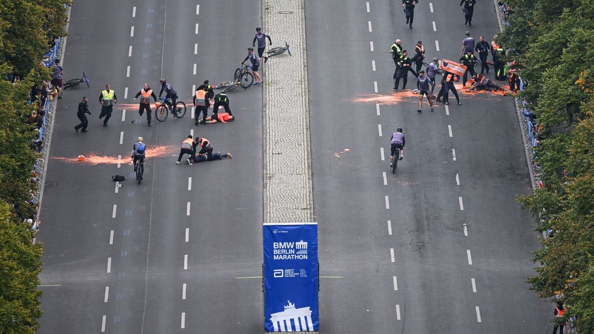 Na zdjęciu: aktywiści w Berlinie