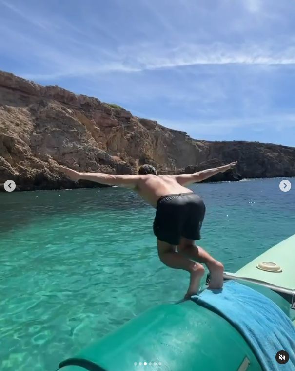 Maciej Musiał pręży klatę na Ibizie