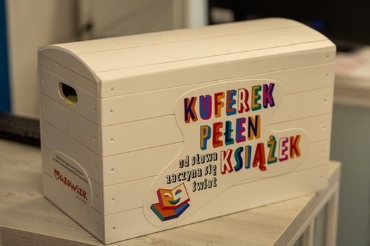 Kuferek pełen książek