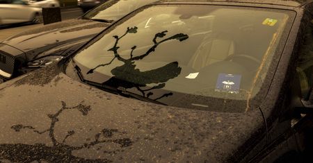 Pył saharyjski i "biała plama" nad Polską. IMGW alarmuje