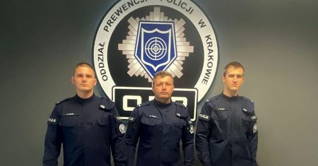Mężczyzna leżał przed centrum handlowym. Nagle jego serce stanęło