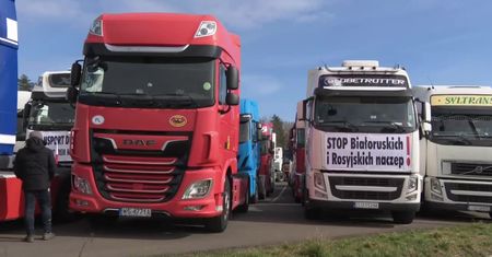 Protest ostrzegawczy branży transportowej. 200 ciężarówek blokowało trasę wokół Warszawy