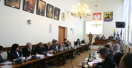 Radni ogłosili koniec papieru - projekty uchwał w formie elektronicznej. To 200 tys. kartek mniej!
