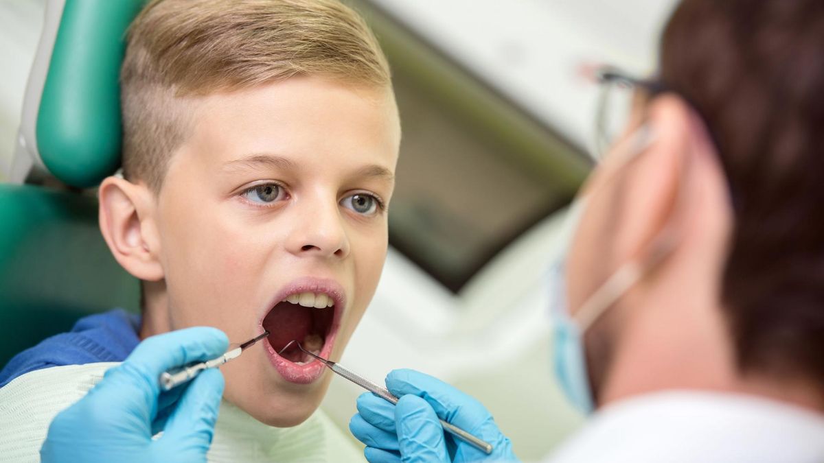 Brodawczak jamy ustnej to łagodna zmiana grudkowo-guzkowa, która wyrasta ponad poziom zdrowej błony śluzowej.