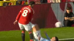 Chamski atak w derbach Manchesteru. Sędzia od razu wyrzucił gwiazdora z boiska