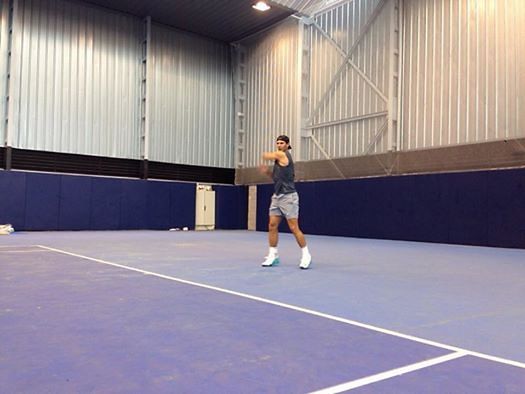 Rafael Nadal na pierwszym treningu po zabiegu wycięcia wyrostka robaczkowego (Foto: Facebook)