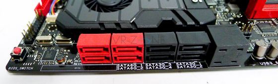 gniazda SATA oraz złącza sond termicznych w płycie gł&oacute;wnej ASUS Rampage IV Black Edition