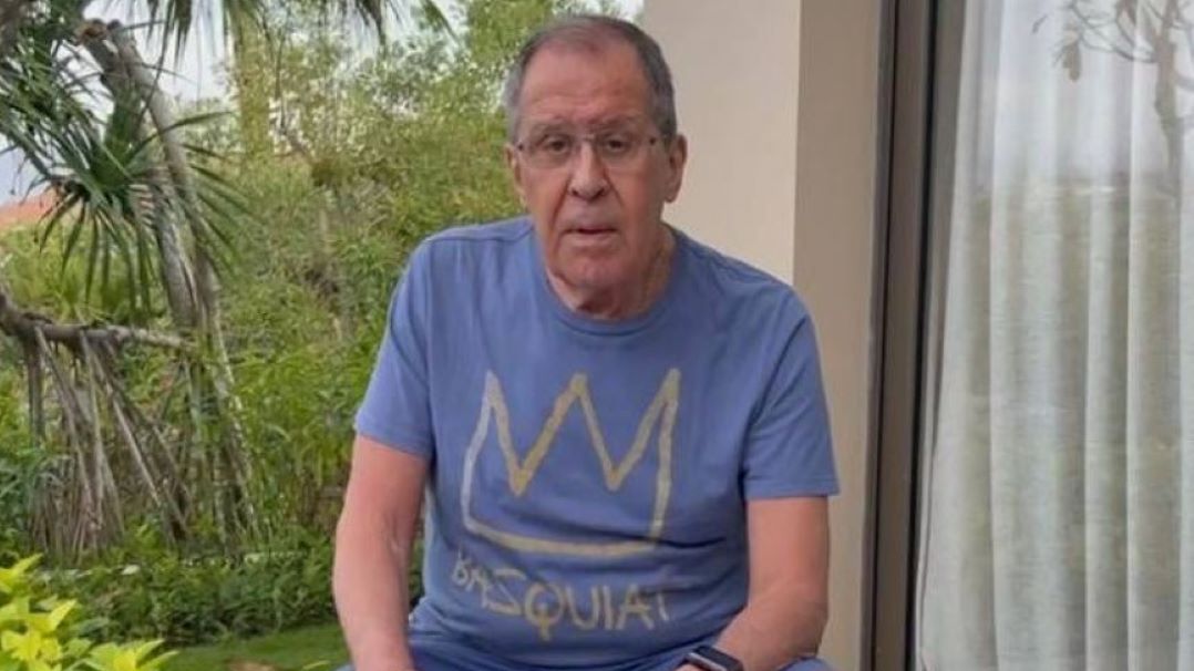 Internauci zwrócili uwagę na pewien szczegół na nagraniu z Ławrowem 