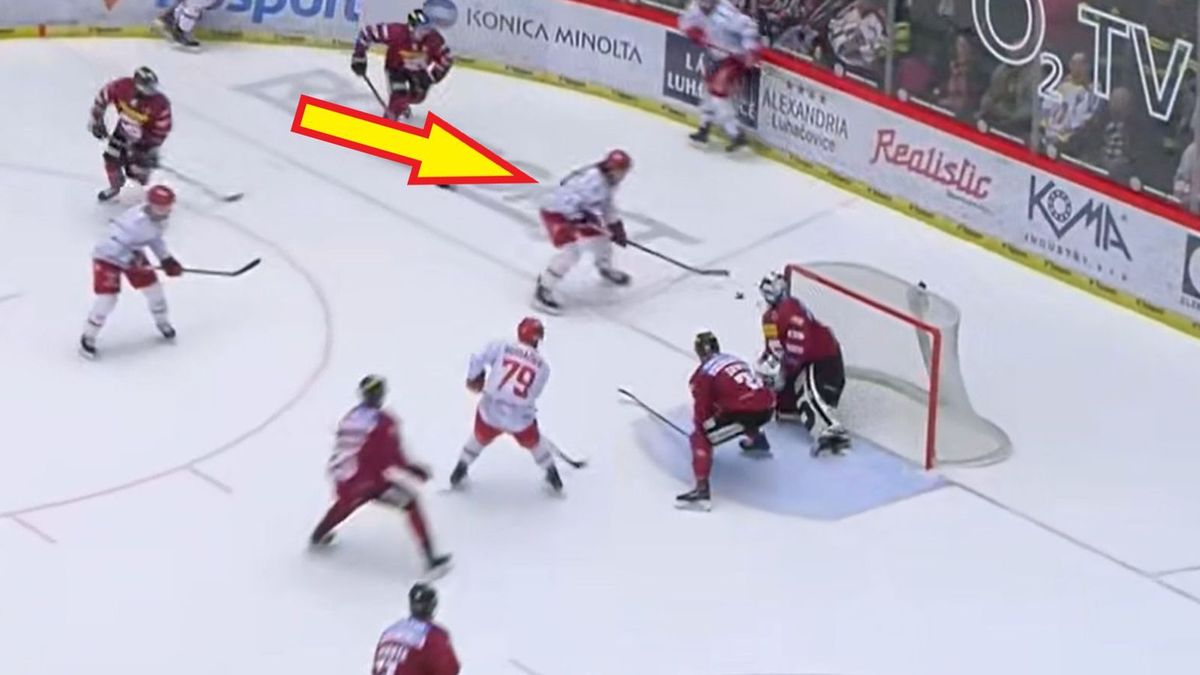 Twitter / twitter.com/telhcz / Na zdjęciu: mecz ligi czeskiej Ocelari - Sparta