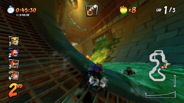 Crash Team Racing Nitro-Fueled - unikanie przeszkód na drodze