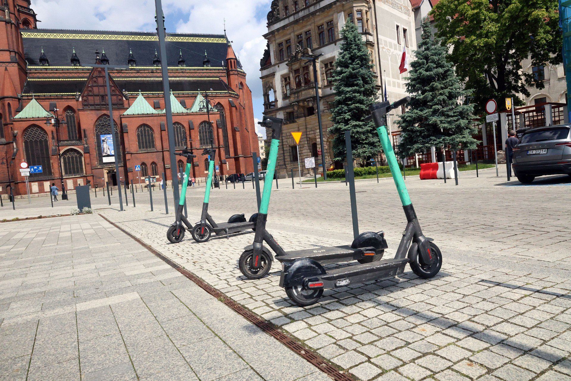Bolt wprowadza ParkFinder - nowoczesne rozwiązanie dostępne w aplikacji, które pomaga użytkownikom hulajnóg elektrycznych szybciej i bezpieczniej zaparkować pojazd.