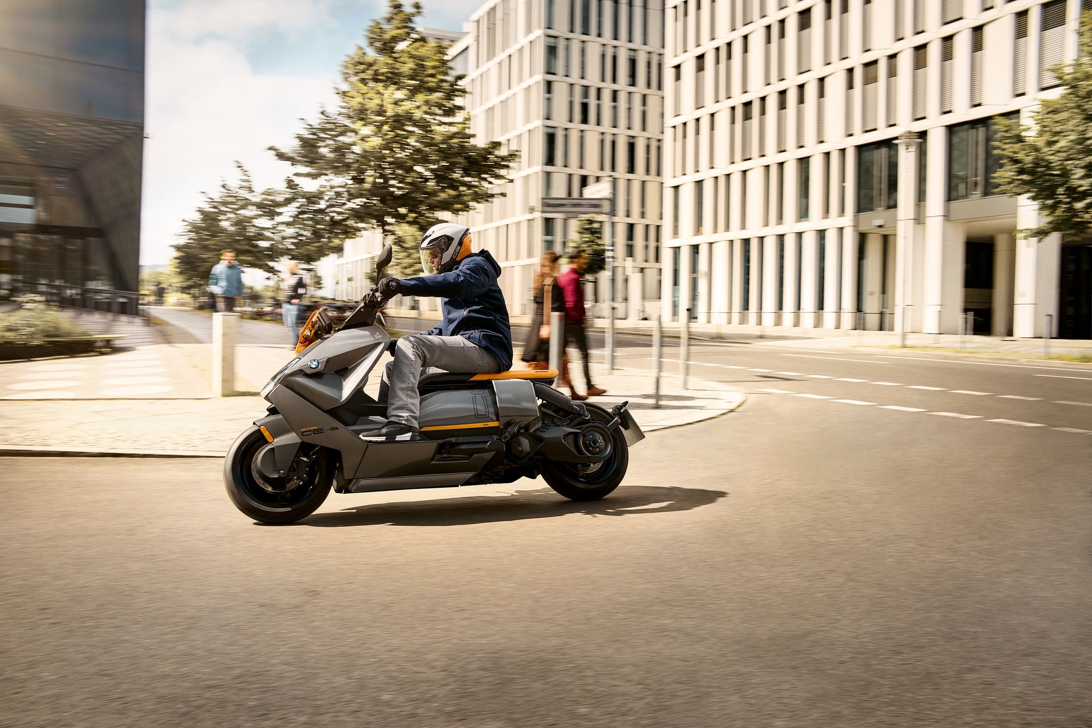 BMW CE 04