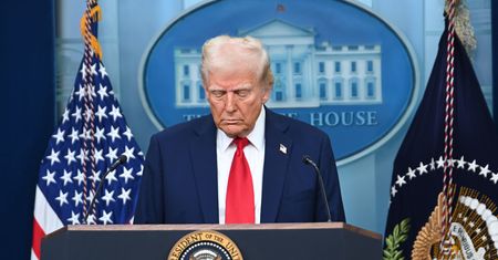 Trump się nie cofa. Nałoży 25-procentowe cła na produkty z dwóch krajów