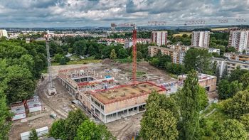 Kraków: Nowy basen Clepardii w budowie. Konstrukcja mocno wyszła z ziemi