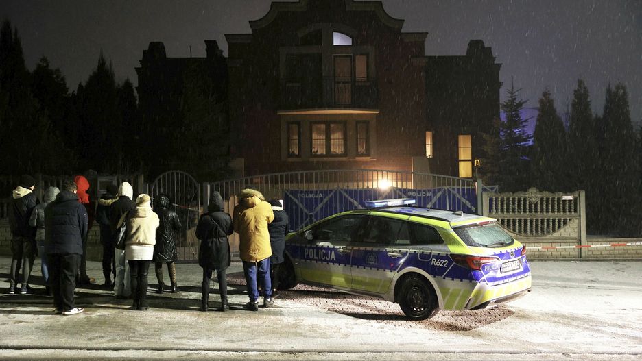 Zab�jstwo ksi?dza w K?obuckuFot. TRIP/East News, Klobuck, 13.02.2025. Na plebani parafii Matki Boskiej Fatimskiej w Klobucku brutalnie zamordowano ksiedza. Na miejscu pracuja sluzby. Prawdopodobny jest motyw rabunkowy.TRIP