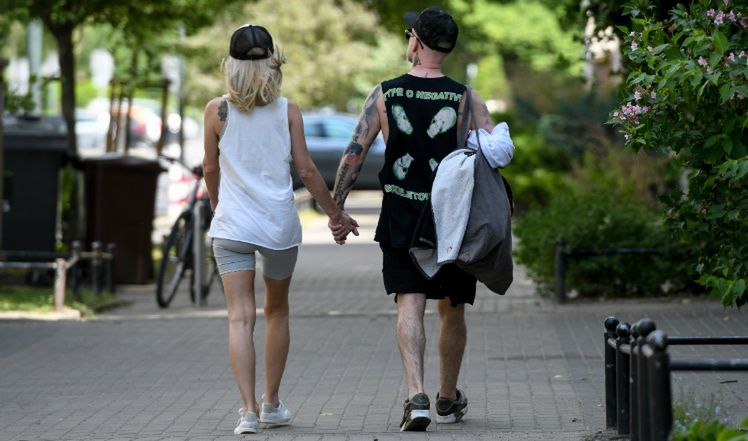 Nergal "przyłapany" z partnerką na mieście 