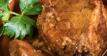 Co roku robię karkówkę na Dzień Mężczyzny. Wychodzi tak pyszna, że mąż od razu prosi o dwie porcje