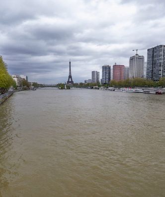 Paryż wciąż nie gotowy na igrzyska. "Sekwana nie jest stworzona do pływania"
