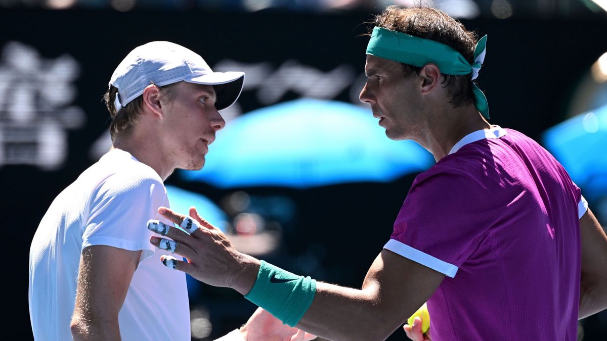 PAP/EPA / DEAN LEWINS / Na zdjęciu: Denis Shapovalov i Rafael Nadal (z prawej)