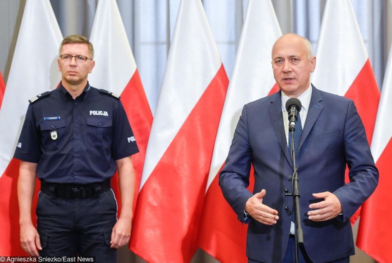 Joachim Brudziński obiecuje policjantom podwyżki.