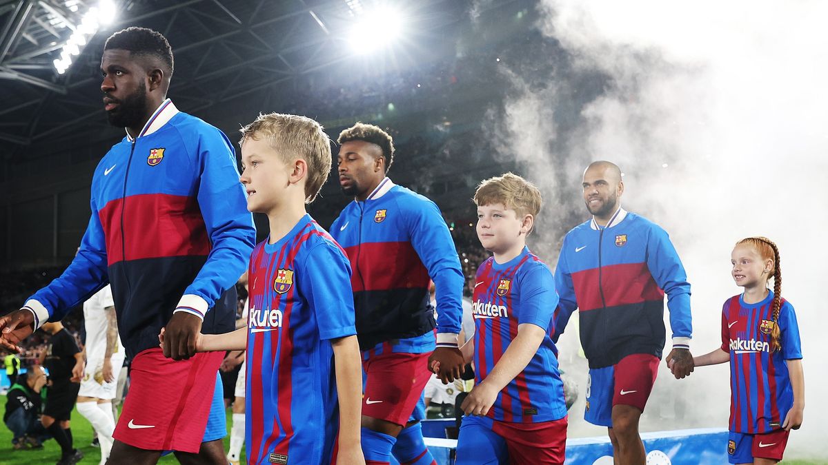 Getty Images / Mark Metcalfe / Na zdjęciu: piłkarze FC Barcelona