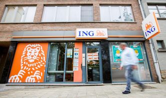 UOKiK nakazuje bankom płacić klientom. "Zawracanie kijem Wisły, chcą byśmy znowu chodzili na pocztę"