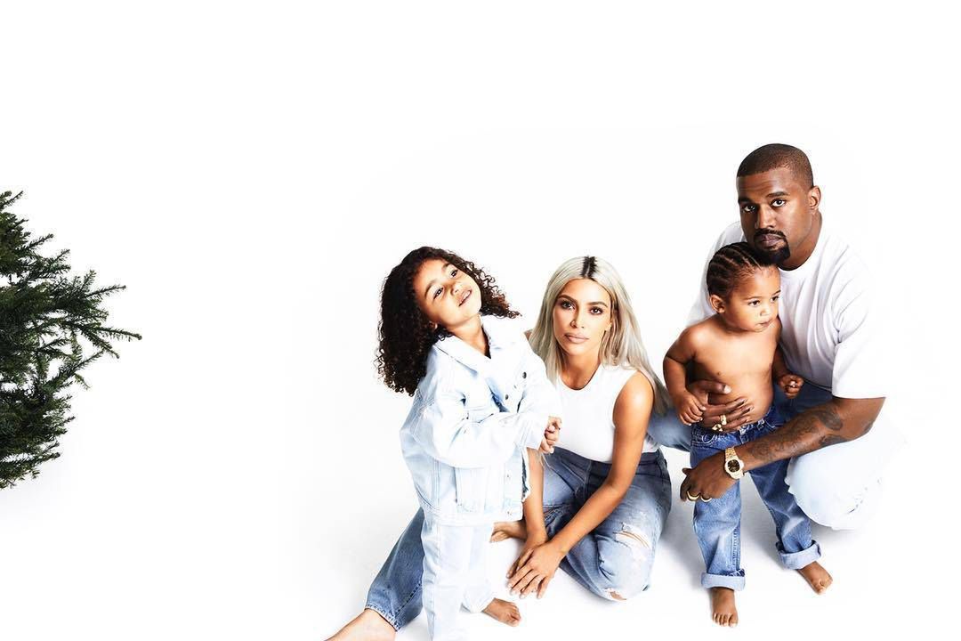 Świąteczna sesja rodziny Kardashian 

fot. Instagram