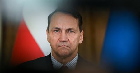 Sikorski ostro do Nawrockiego. "Radzę wymienić doradców"