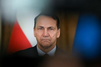 Sikorski ostro do Nawrockiego. "Radzę wymienić doradców"