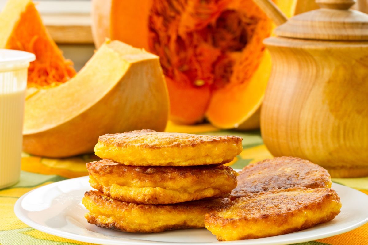 Pumpkin pancakes have never been so fluffy. One simple trick