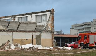 W Mławie zawaliła się hala. Pies zakończył przeszukanie gruzowiska