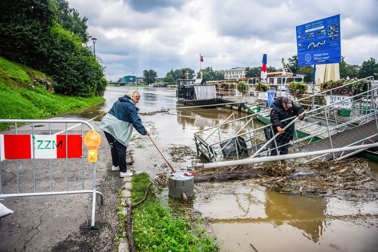 Zniszczenia w Krakowie spowodowane falą wezbraniową na Wiśle 