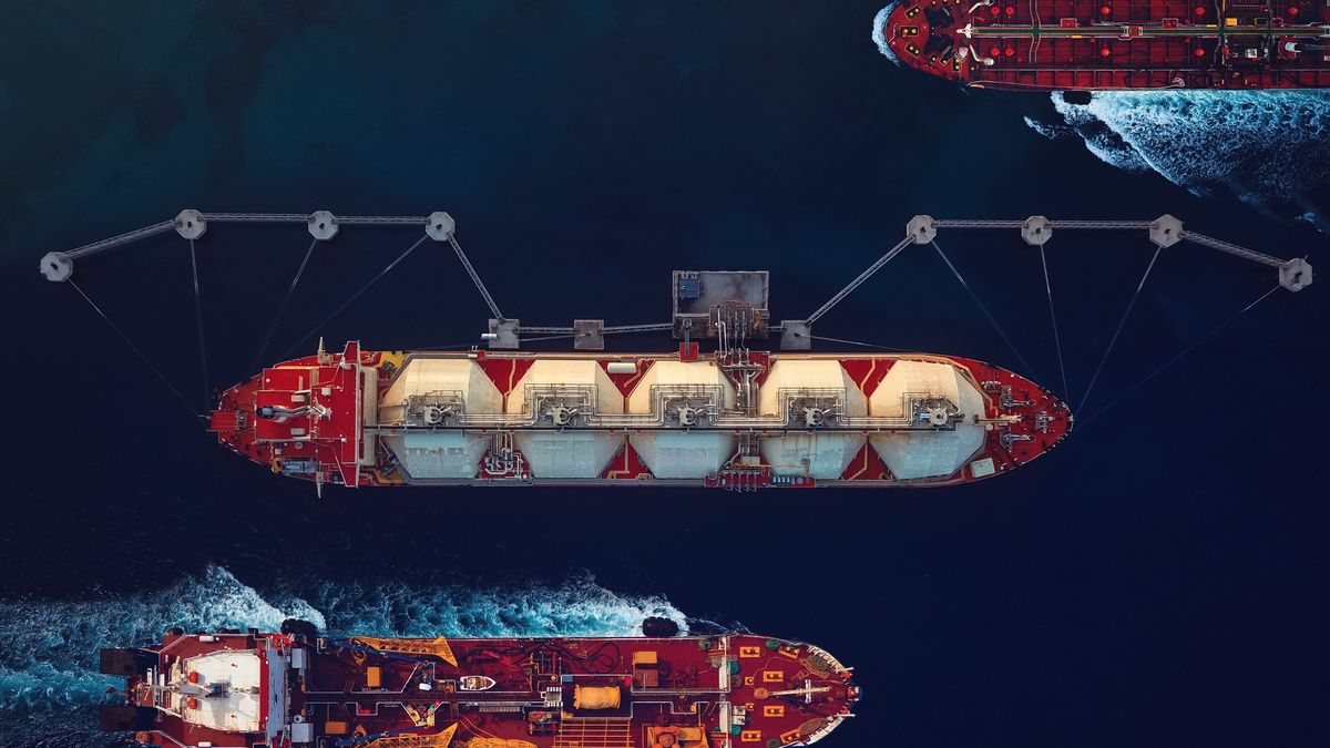 Aerial view of LNG and Oil tankers
Directly above view of fuel tankers in the harbour.
Felix Cesare