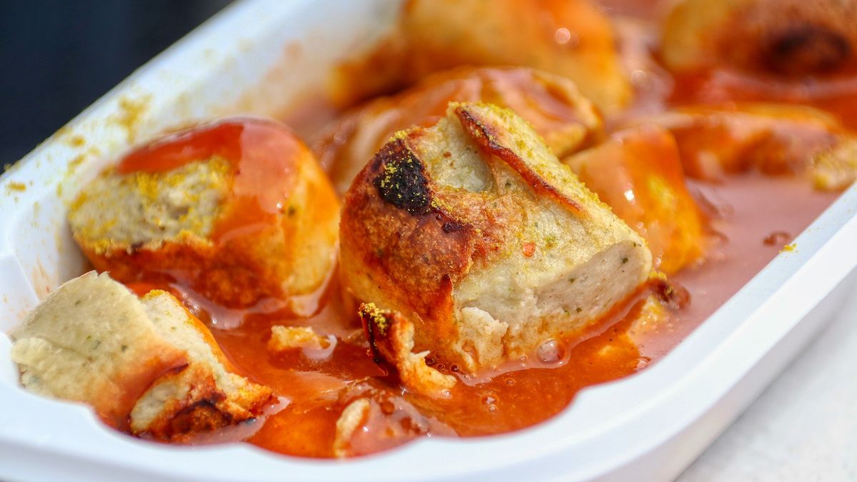 Przepis na currywursta. Klasyka niemieckiego fastfoodu