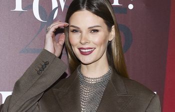 Wskoczyła w brązowy total look. Skusiła się na legginsy