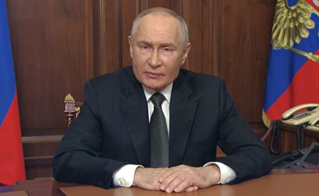 Putin's tense speech: Struggle to suppress emotions on air