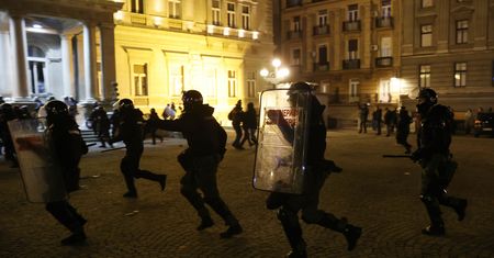 Wrzenie w Belgradzie. Zablokowali centrum miasta, gwałtowne zamieszki