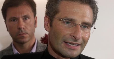 Ksiądz-gej znowu krytykuje Kościół: "Nic nie rozumie! Geje potrzebują szacunku jak Żydzi i kobiety"